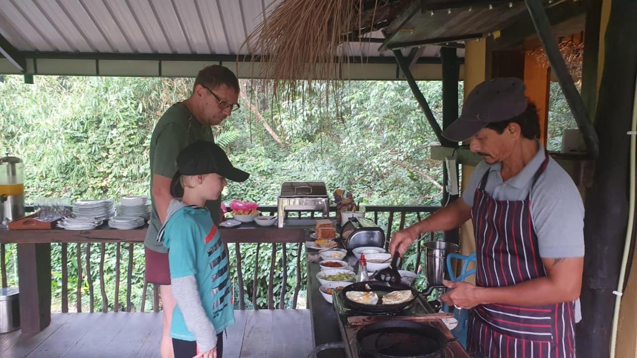 Sinharaja Hostel Deniyaya Bagian luar foto