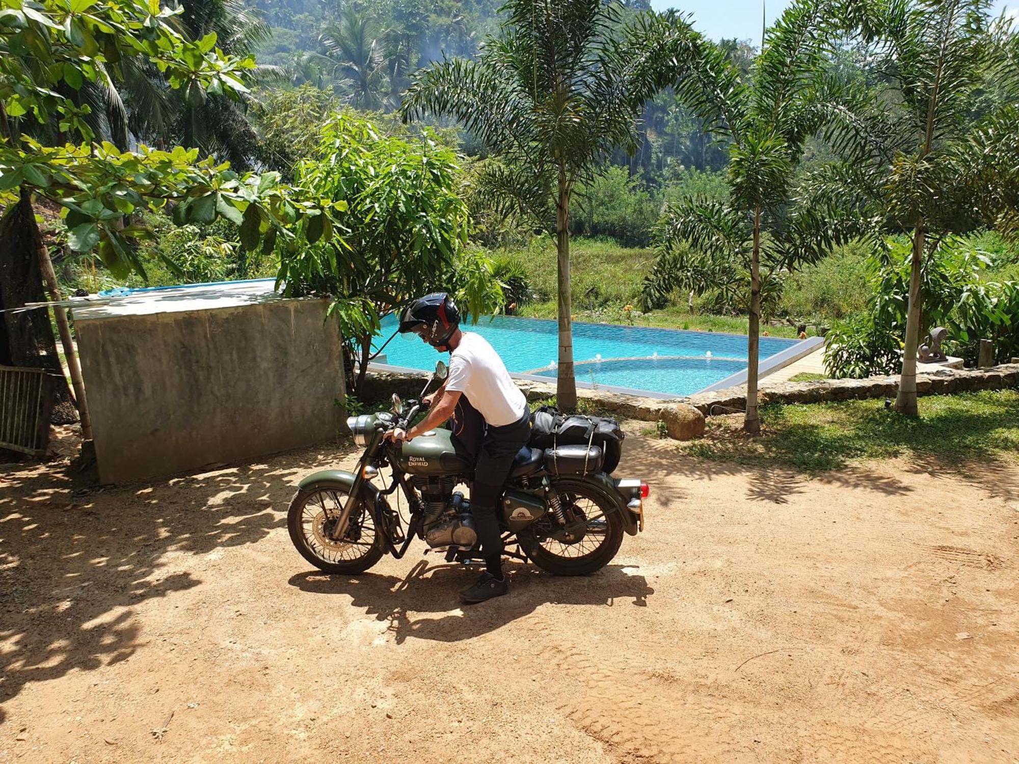 Sinharaja Hostel Deniyaya Bagian luar foto