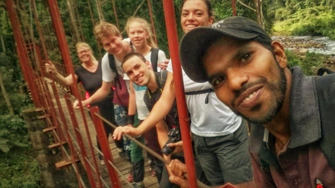 Sinharaja Hostel Deniyaya Bagian luar foto